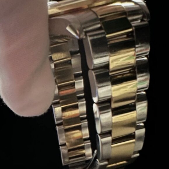 Rolex Datejust 36mm – 18k Gold & SS | Smooth Bezel & White Baton - Picture 15 of 17